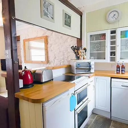 A Cosy Period Family In Town, Sleeps 4, Pet Friendly