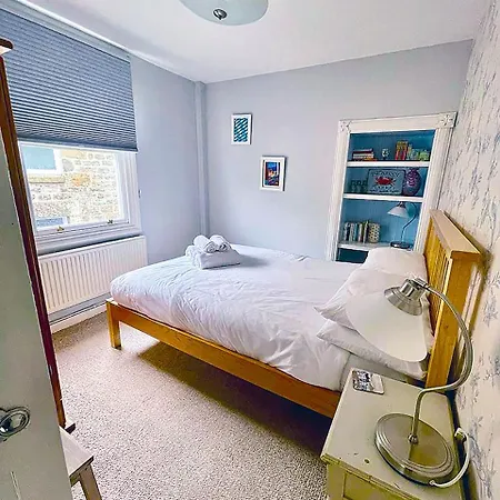 A Cosy Period Family In Town, Sleeps 4, Pet Friendly