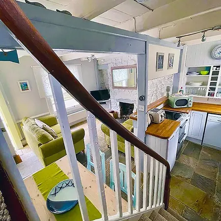 A Cosy Period Family In Town, Sleeps 4, Pet Friendly