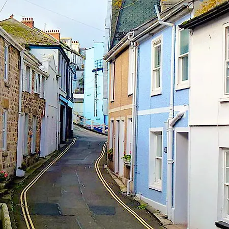 A Cosy Period Family In Town, Sleeps 4, Pet Friendly Holiday home